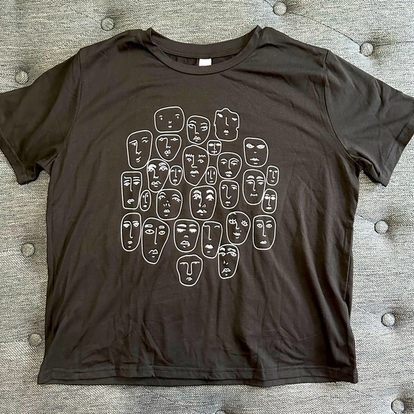 NWOT Women’s Large black printed with tee artistic faces - Picture 1 of 4